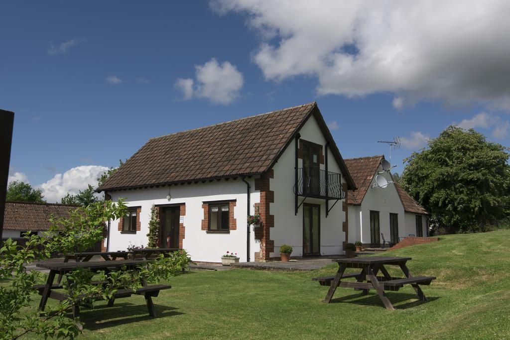 The White Horse Inn Calne Exteriér fotografie
